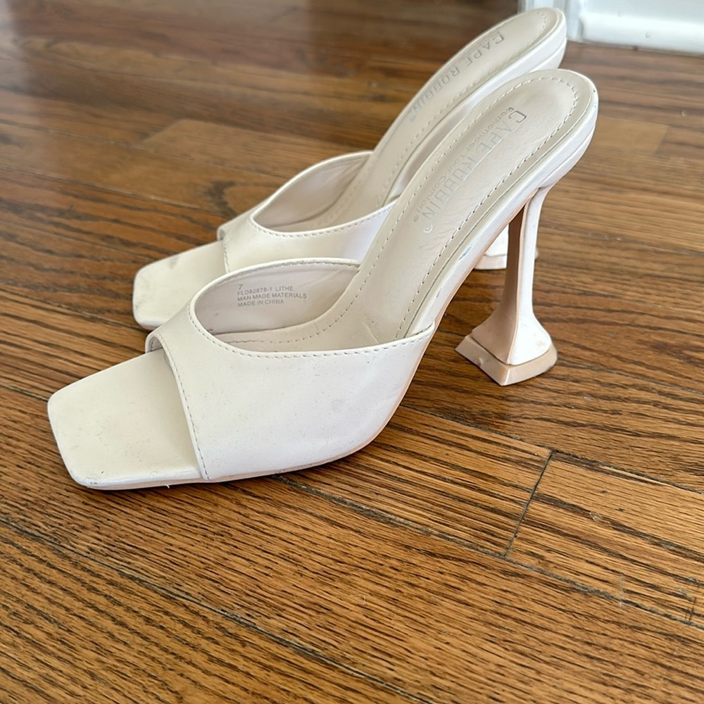 Crème Slide Heels
